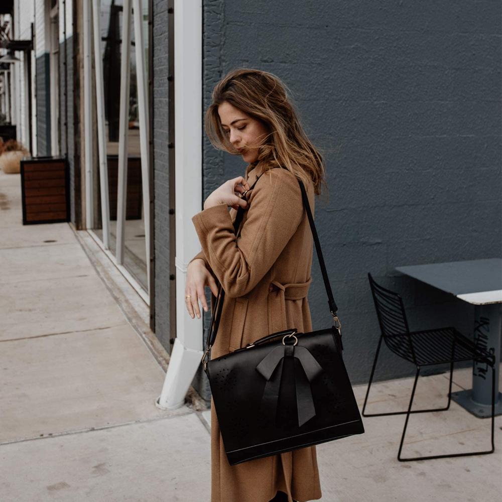 グレースのエレガントな蝶ネクタイサッチェル