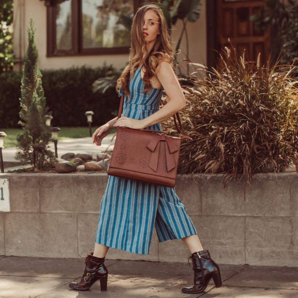 グレースのエレガントな蝶ネクタイサッチェル