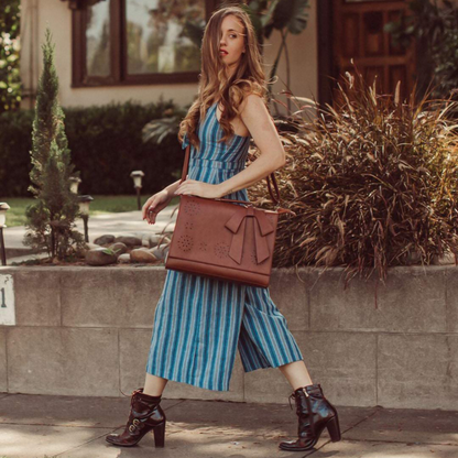 グレースのエレガントな蝶ネクタイサッチェル